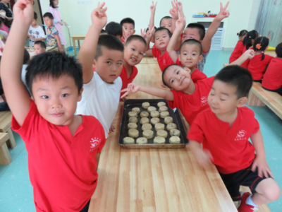 東營經(jīng)濟技術開發(fā)區(qū)東凱幼兒園開展&ldquo;做月餅,迎中秋&rdquo;活動